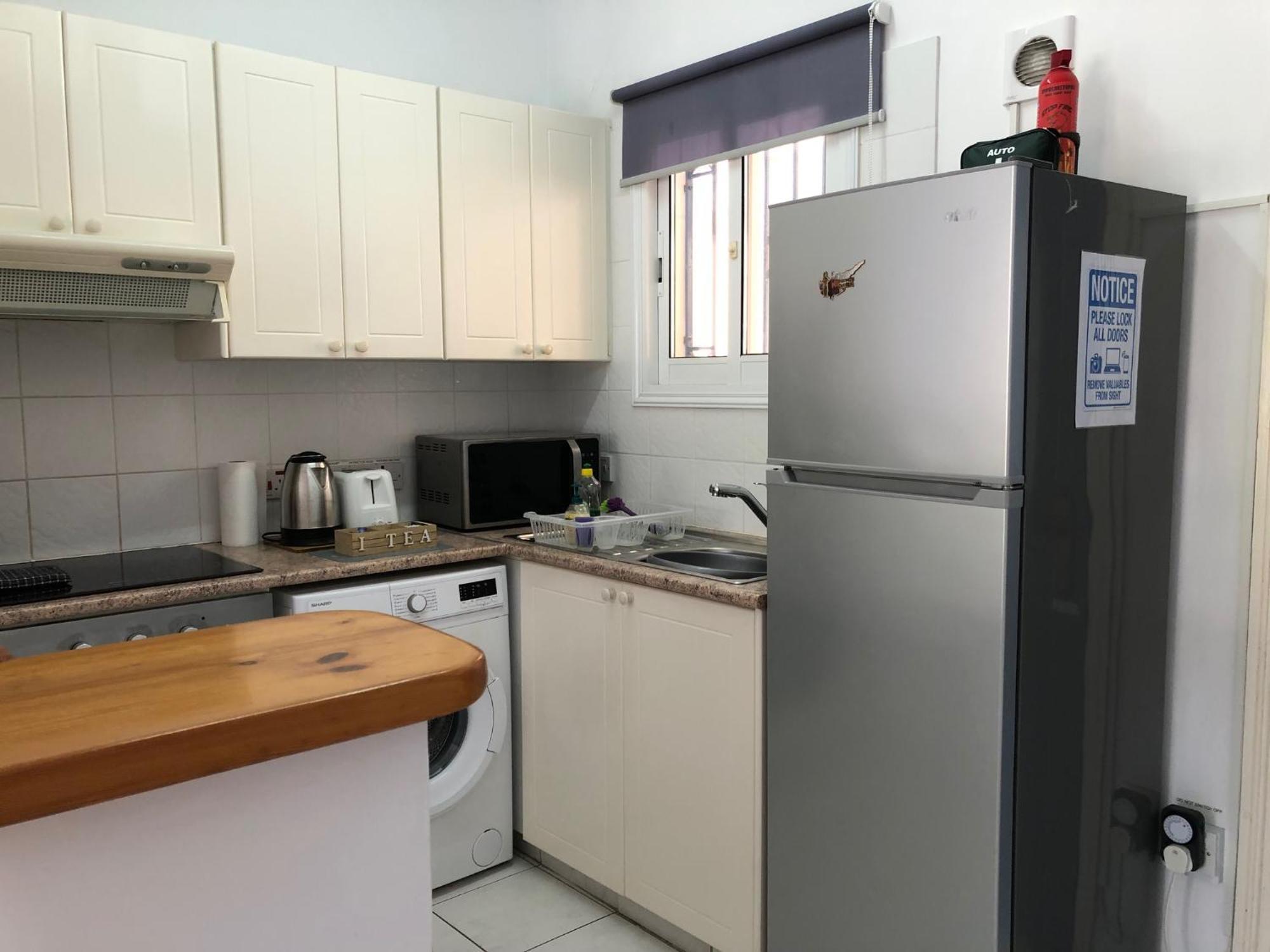 Stylish 1 Bedroom Apartment In Limnaria Gardens Пафос Экстерьер фото