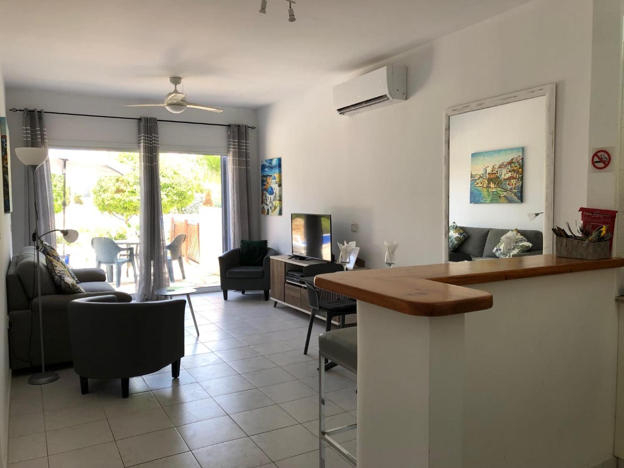 Stylish 1 Bedroom Apartment In Limnaria Gardens Пафос Экстерьер фото